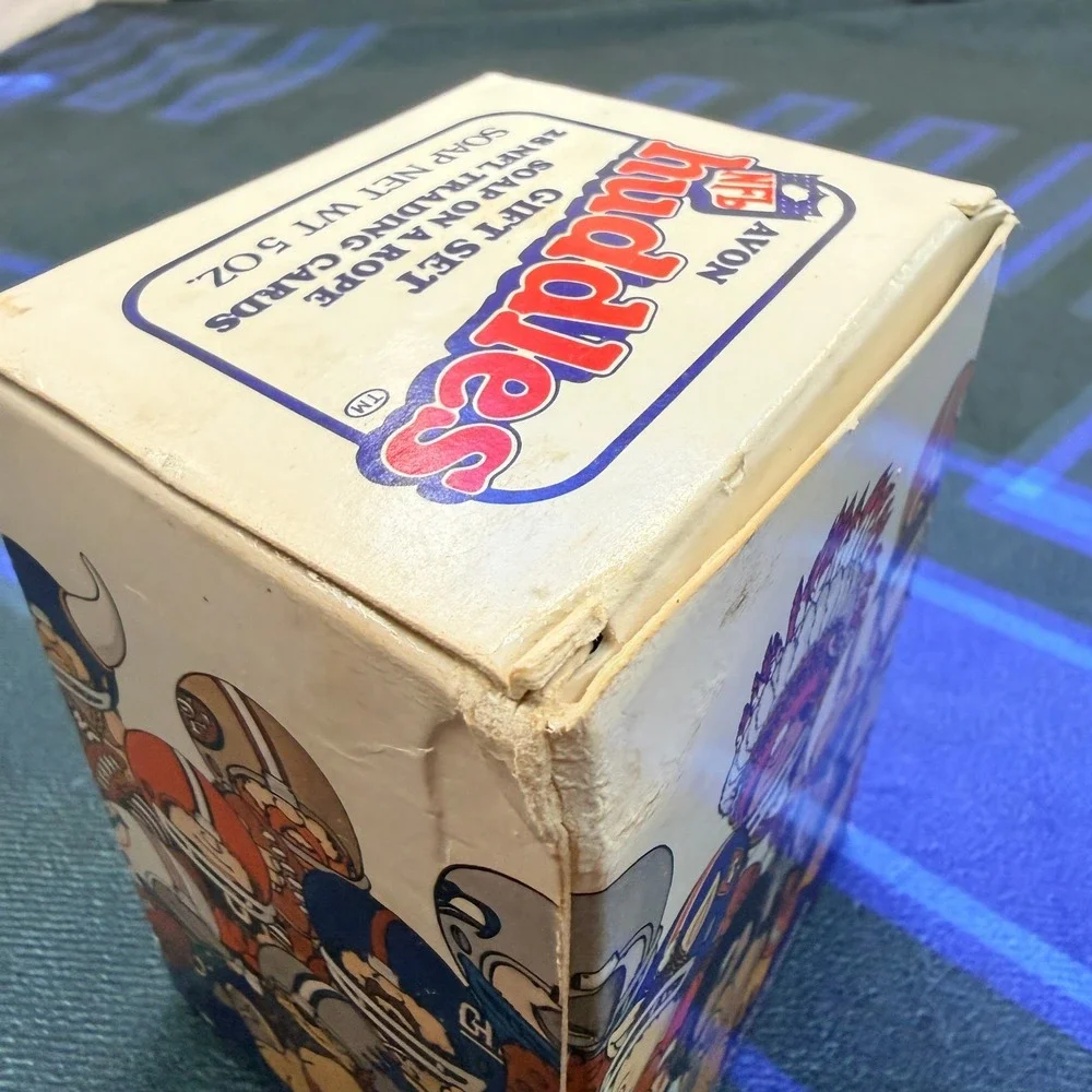 Vintage 1984 Avon NFL Huddles Gift Set Soap On A Rope Sealed 28 Cards Pack Box